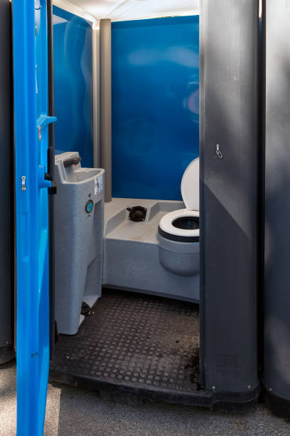 Portable Toilet Options We Offer in Pelican Bay, FL